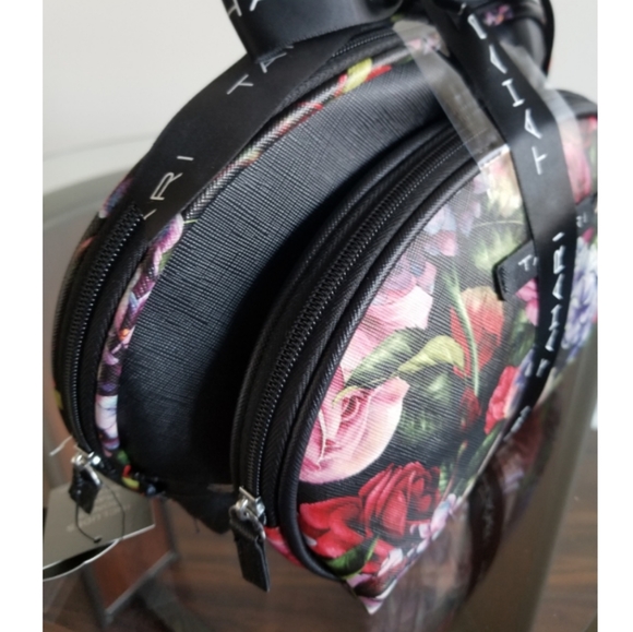 ๐๏ธโฌ๏ธ๐HOST PICK๐ Tahari 2 Pc Dome Travel Cosmetic Set - Picture 6 of 13